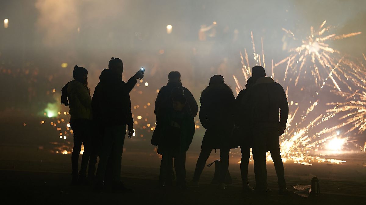 Berlin & Brandenburg: Polizei warnt Eltern vor Kugelbomben zu Silvester