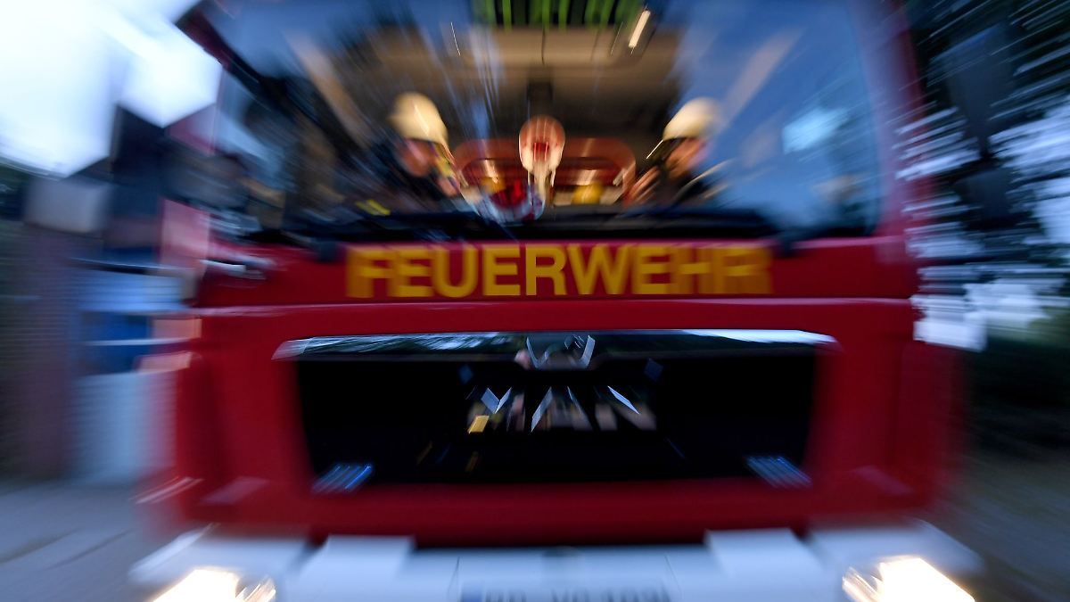 Hamburg & Schleswig-Holstein: Mehrere Menschen nach Wohnhausbrand in Kiel im Krankenhaus