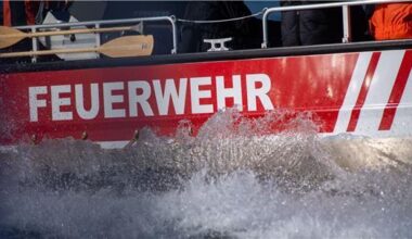 Mann stürzt in Hamburg von Schiff in die Elbe
