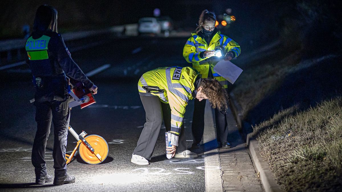 Niedersachsen & Bremen: Tödlicher Unfall in Hannover: Autos überfahren Fußgängerin