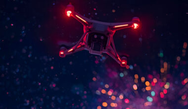 Zum Jahreswechsel 2025/2026 verwandelt sich die Landeshauptstadt Wiesbaden in eine Bühne für ein faszinierendes Lichterlebnis. Das Kurhaus Wiesbaden lädt zur festlich-eleganten Silvester-Gala ein, deren krönender Abschluss ein himmlisches Spektakel der Superlative ist: Deutschlands exklusivstes Drohnenfeuerwerk über dem berühmten Bowling Green.