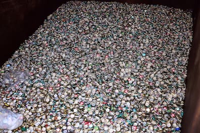 Der Kronkorken-Sammelcontainer auf dem Gelände des Sternburg-Gartens in der Mühlstraße. Durch einen Schlitz lässt sich der Container jederzeit befüllen.