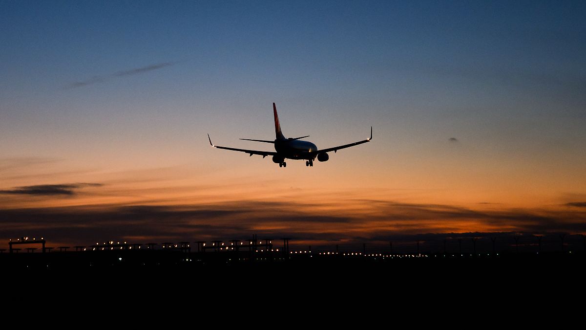 06:04 Dobrindt will gut 500 Afghanen nach Deutschland holen - Ntv