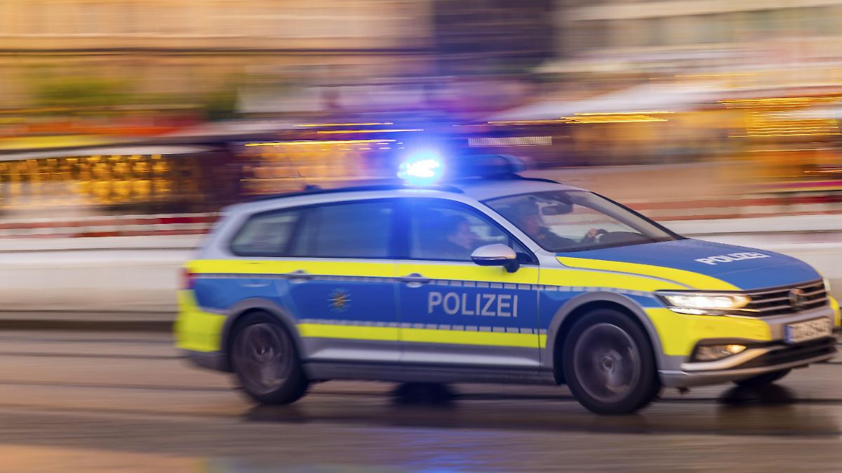 Mit Bierflaschen und Fäusten: Rechtsradikale prügeln auf 19-Jährigen in Dresden ein
