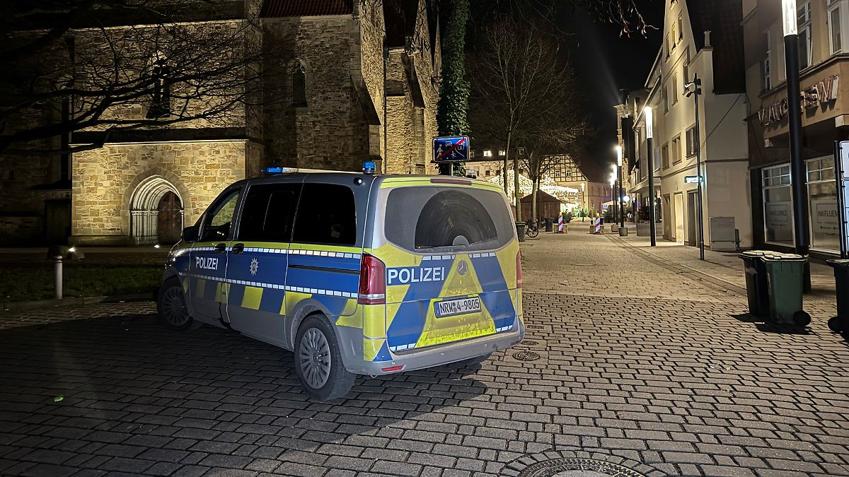 Täter ist flüchtig: 16-Jähriger nahe Weihnachtsmarkt in Herford niedergestochen