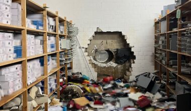 Noch keine Spur zu Tätern: Nach Einbruch in Tresorraum soll Sparkassenfiliale wieder öffnen