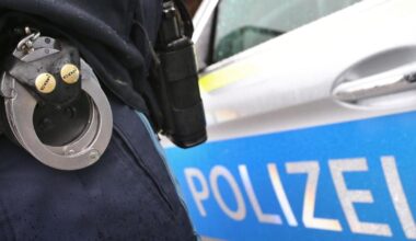 Obdachloser in Nürnberg mit Schlagstock bedroht und ausgeraubt