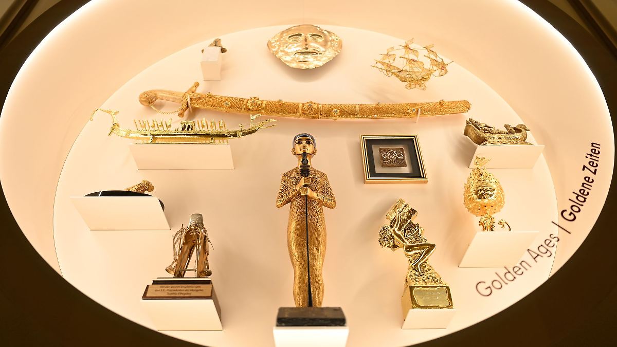 Berlin & Brandenburg: Rotes Rathaus zeigt Gastgeschenke aus 75 Jahren