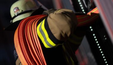 Großbrand in Mehrfamilienhaus – Gebäude unbewohnbar