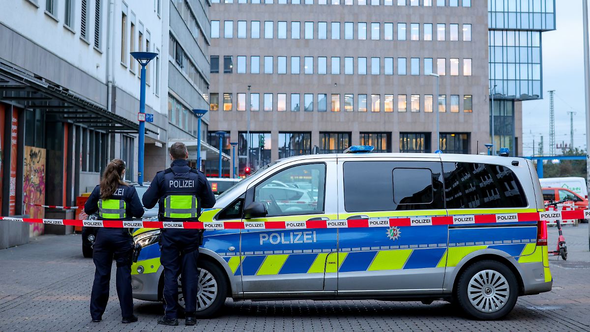 Bombendrohung gegen Banken: Polizei sperrt stundenlang Innenstadt von Mönchengladbach