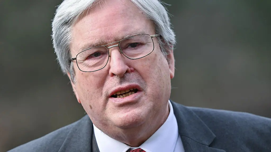 Er-wurde-auch-Mr-Tesla-genannt-Ex-Wirtschaftsminister-Joerg-Steinbach-Eine-Beratertaetigkeit-bei-einer-Anwaltskanzlei-wurde-ihm-wegen-moeglicher-Interessenkonflikte-untersagt