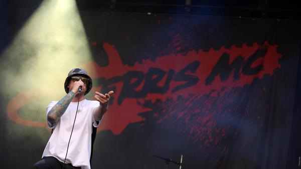 Am Samstag schmeißt das Team des "Wallesau ist blau" Festivals erstmals ein Event in der Kulturfabrik Roth. Unter dem Titel „Wallesau macht Kufa blau“ steigt ab 19 Uhr der offizielle Winter-Ableger des Open Airs. Headliner des Abends ist der Hamburger Hip-Hop-König Ferris. Die Punkrock-Formationen 33RPM und CLSTRFCK runden das Wallesau-Winterlager mit reichlich Bratgitarren-Wumms ab. Am Samstag schmeißt das Team des "Wallesau ist blau" Festivals erstmals ein Event in der Kulturfabrik Roth. Unter dem Titel „Wallesau macht Kufa blau“ steigt ab 19 Uhr der offizielle Winter-Ableger des Open Airs. Headliner des Abends ist der Hamburger Hip-Hop-König Ferris. Die Punkrock-Formationen 33RPM und CLSTRFCK runden das Wallesau-Winterlager mit reichlich Bratgitarren-Wumms ab.