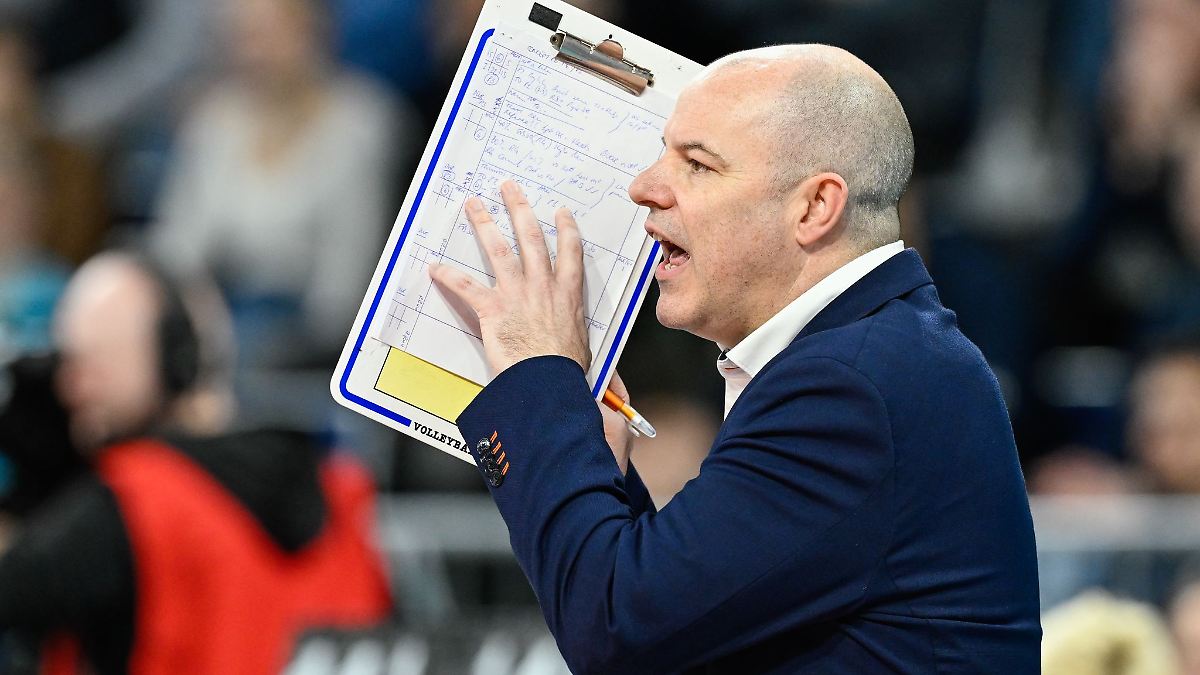 Berlin & Brandenburg: "Testballon" und viel Mut: Netzhoppers fordern BR Volleys