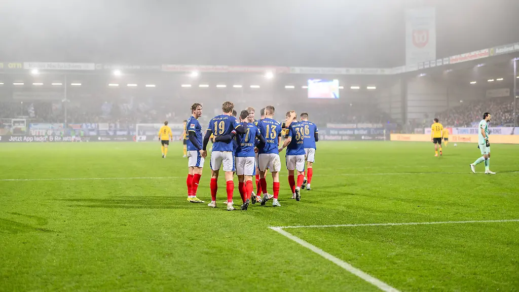 Fussball-I-Herren-I-Saison-2025-2026-I-2-Bundesliga-I-17-Spieltag-I-Holstein-Kiel-Dynamo-Dresden-I-20-12