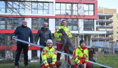 Rettungshunde testen Trainingsgerät vom Lions Club Radebeul