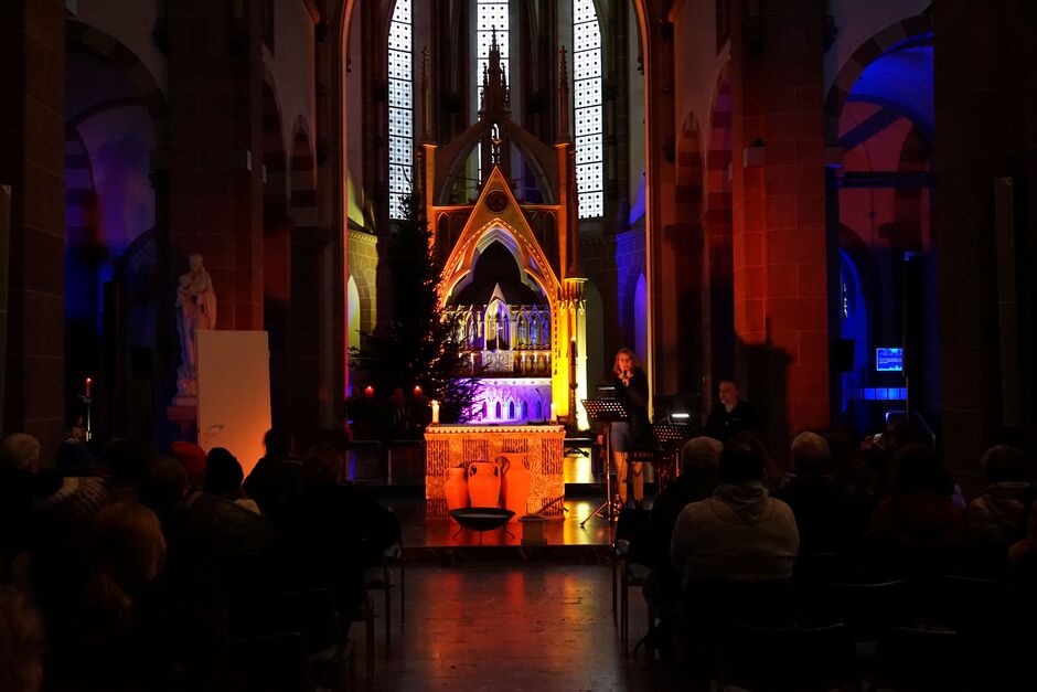 Die Jugendkirche KANA feierte ihr 20-jähriges Bestehen in Wiesbaden mit einem adventlichen Glitzermarkt.