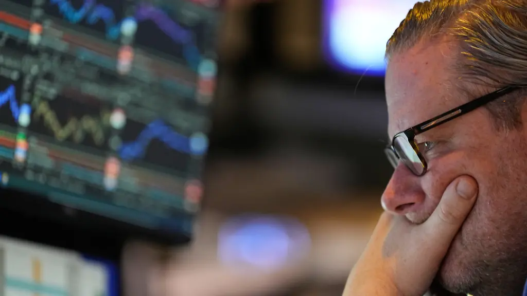 Gregg-Maloney-works-on-the-floor-at-the-New-York-Stock-Exchange-in-New-York-Wednesday-Dec-10-2025