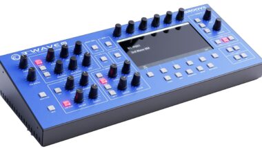 Kompakter Desktop-Synth mit intuitiver Bedienoberfläche, hochwertiger Verarbeitung und eigenständigem Look – der 3rd Wave 8M im Studioeinsatz.