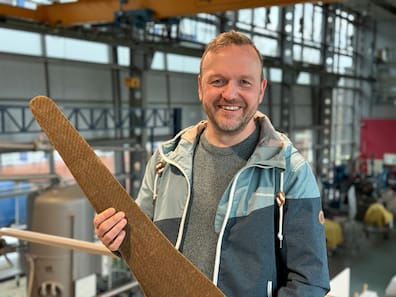 Sten Böhme leitet das Projekt "Entwicklung von Rotorblättern für Kleinwindanlagen aus Naturfasern" an der HAW Kiel.