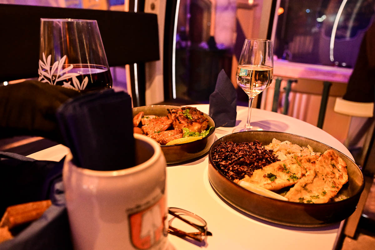 Wiesbaden schwebt: Dinner und Frühstück im Riesenrad