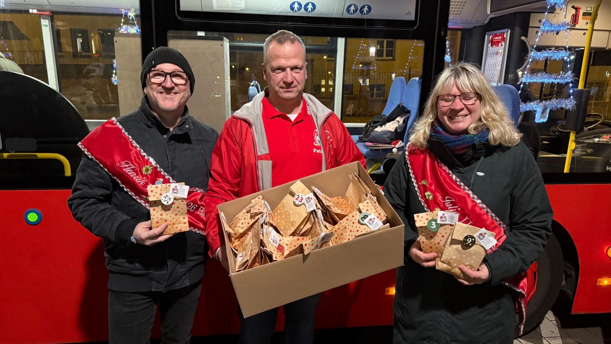 Bürgermeister und Karnevalisten lösen Stadtwette ein – Du bist Halle