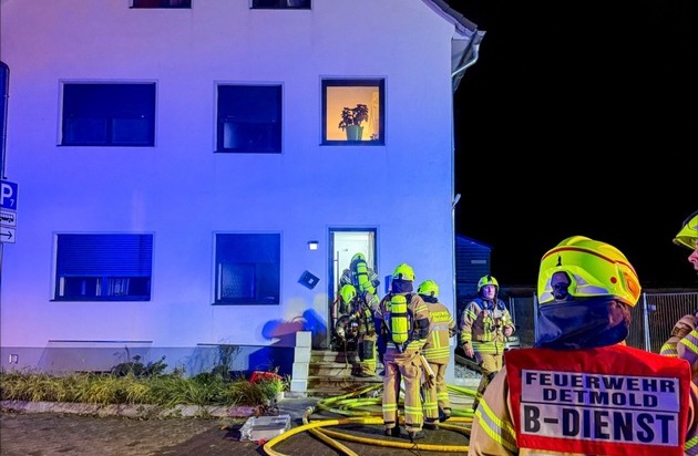 FW-DT: Gemeldeter Wohnungsbrand - Essen auf Herd verursacht starke Rauchentwicklung