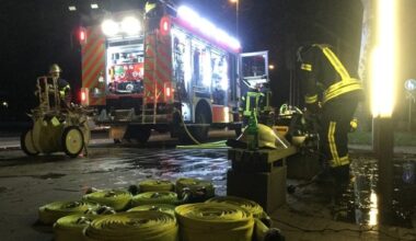 FW-BN: Kellerbrand in der Bonner Nordstadt - Einsatzkräfte von Feuerwehr und ...