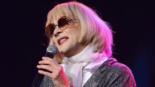 Auf der Bühne wird Schauspieler Ulrich Michael Heissig zu Irmgard Knef. Am Freitag feiert seine Kunstfigur 100. Geburtstag im Nürnberger Burgtheater. Die Chanson-Kabarettistin steht ab 20 Uhr auf den Brettern. Auf der Bühne wird Schauspieler Ulrich Michael Heissig zu Irmgard Knef. Am Freitag feiert seine Kunstfigur 100. Geburtstag im Nürnberger Burgtheater. Die Chanson-Kabarettistin steht ab 20 Uhr auf den Brettern.