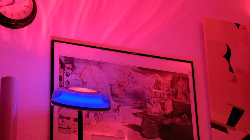 Mit der Uplighter Stehleuchte präsentiert Govee eine außergewöhnliche Stehlampe. Sie zaubert tolle Animationen an die Decke, kann aber dank einer zweiten Leuchte auch als einfache Leselampe genutzt werden. Aktuell ist sie zum neuen Tiefstpreis für 140 Euro statt 180 Euro (- 22 Prozent) erhältlich.