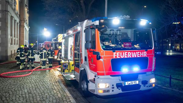 Tragödie am Weihnachtsfeiertag: Nächtliches Feuer in Wohnblock - Mann kommt ums Leben