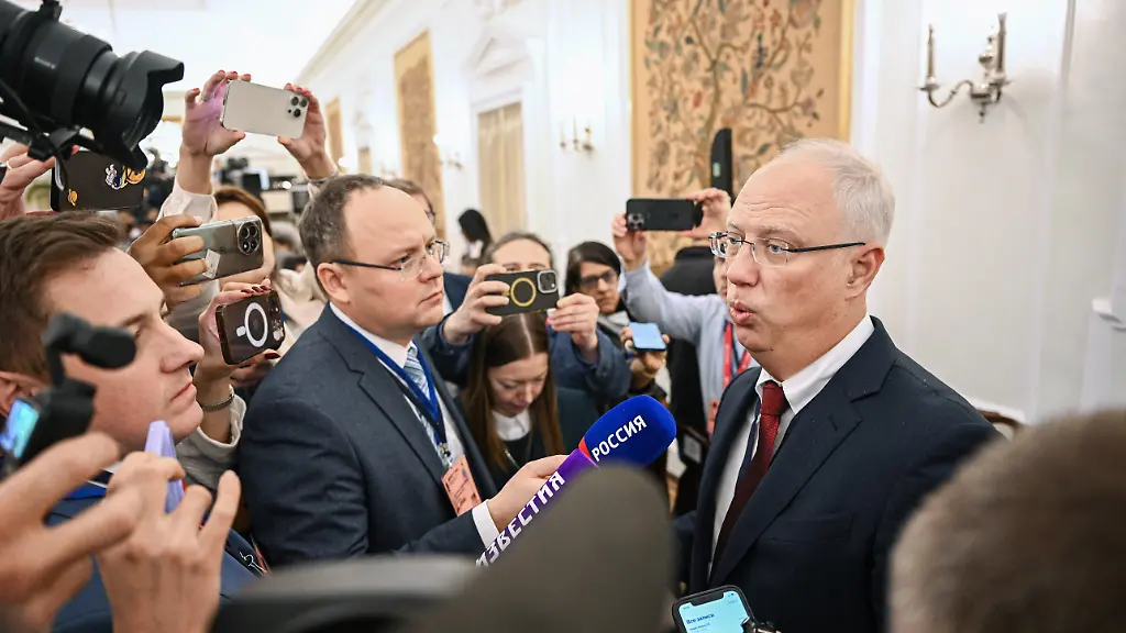 Kirill-Dmitriev-CEO-of-the-Russian-Direct-Investment-Fund-and-Special-Presidential-Representative-for-Investment-and-Economic-Cooperation-with-Foreign-Countries-right-during-the-press-scrum-before-the-official-welcoming-ceremony-at-the-Presidential-Palace