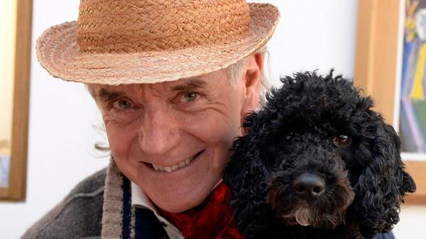 Am Sonntag präsentiert die Fürther Comödie den fränkischen Kabarettisten Klaus Karl-Kraus. Ab 19 Uhr stellt die lokale Größe ihr Weihnachtsprogramm "Budderblädzli, Bunsch und Bäggli" dem Publikum vor. Der heitere Mundartabend ist genau das Richtige, um sich auf die kommenden Festtage einzustimmen. Am Sonntag präsentiert die Fürther Comödie den fränkischen Kabarettisten Klaus Karl-Kraus. Ab 19 Uhr stellt die lokale Größe ihr Weihnachtsprogramm "Budderblädzli, Bunsch und Bäggli" dem Publikum vor. Der heitere Mundartabend ist genau das Richtige, um sich auf die kommenden Festtage einzustimmen.