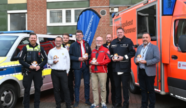 Kleine Löwen spenden großen Trost - Lions-Club Garbsen unterstützt Polizei und Johanniter