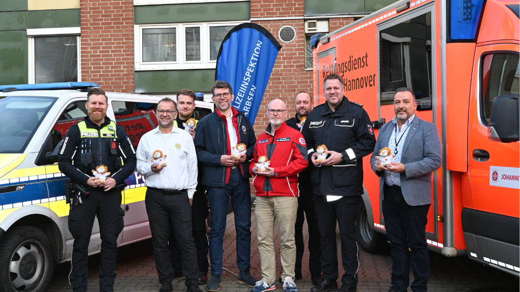 Kleine Löwen spenden großen Trost - Lions-Club Garbsen unterstützt Polizei und Johanniter