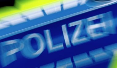 Betrunkener belästigt Frauen in Straßenbahn – Opfer und Zeugen gesucht