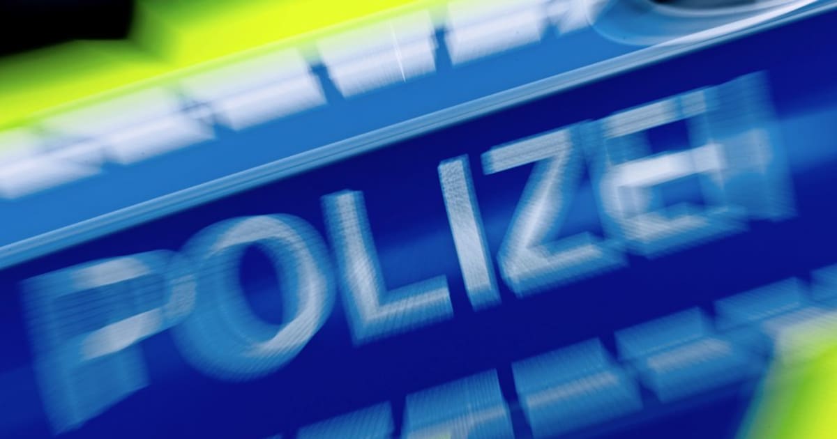 Betrunkener belästigt Frauen in Straßenbahn – Opfer und Zeugen gesucht