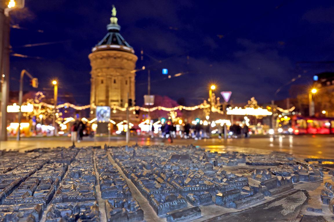 Mannheim: Punktlandung zum Fest – Weihnachtsmarkt am Wasserturm überzeugt Händler