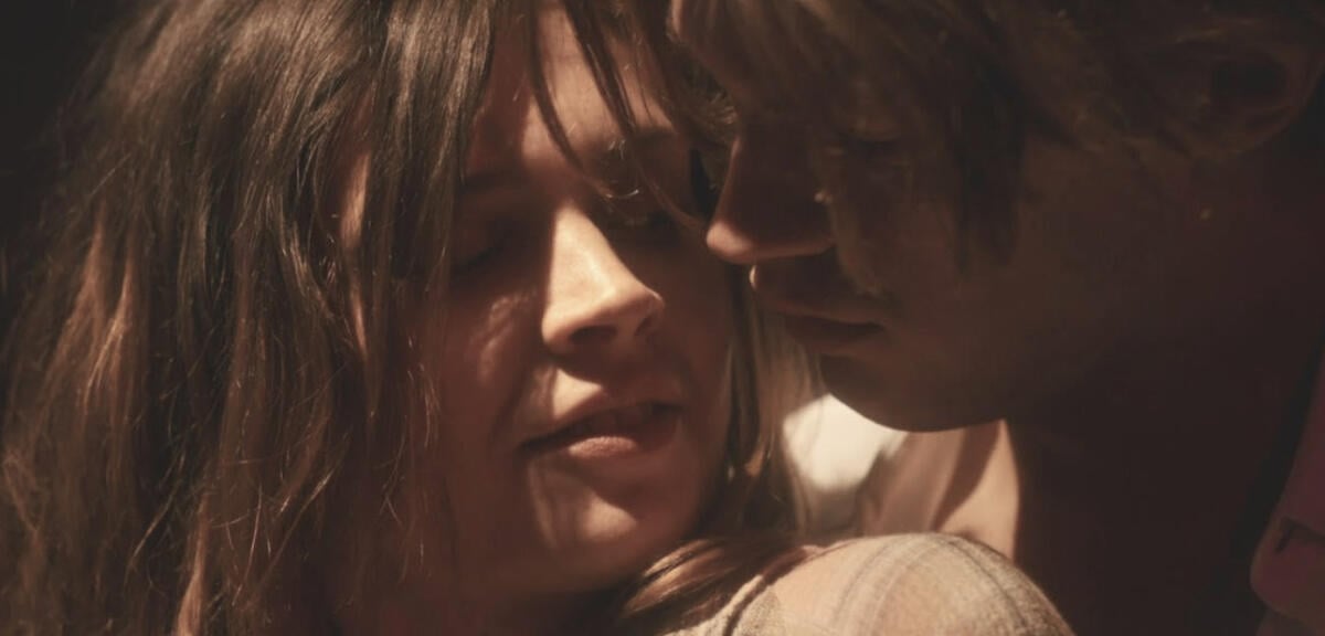 So musste sich Harriet Herbig-Matten auf die Liebesszenen in Maxton Hall vorbereiten: „Es ist einfach krass“