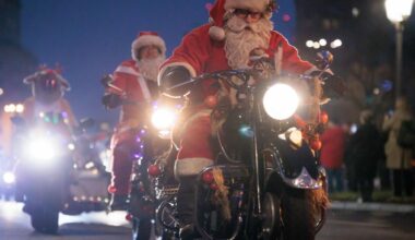 Berlin & Brandenburg: Weihnachtsmänner auf Motorrädern für guten Zweck unterwegs