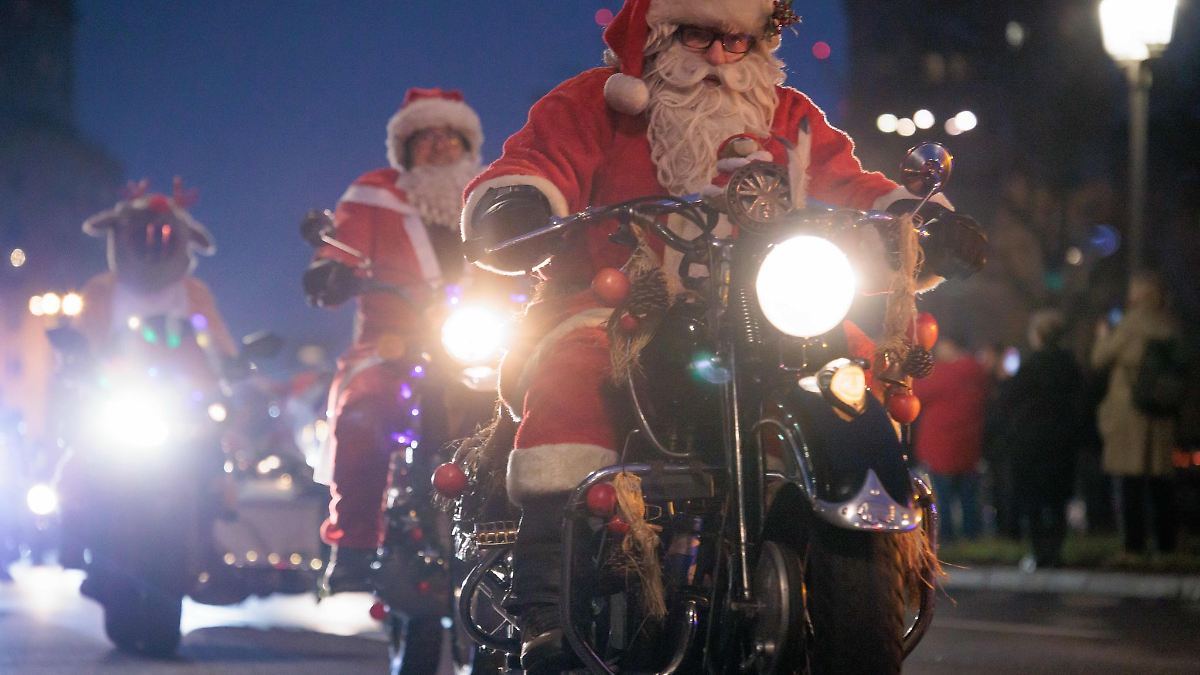 Berlin & Brandenburg: Weihnachtsmänner auf Motorrädern für guten Zweck unterwegs