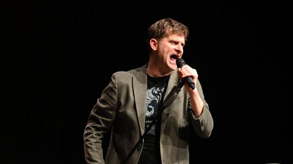 Michael Altinger tritt am Freitag in Wendelstein auf. Der Kabarettist präsentiert eine weihnachtliche Lesung - autobiografisch, aber total verlogen. Begleitet wird Altingers Gastspiel im Fränkischen mit der Musik von Andreas Rother an der Gitarre. Beginn: 20 Uhr. Michael Altinger tritt am Freitag in Wendelstein auf. Der Kabarettist präsentiert eine weihnachtliche Lesung - autobiografisch, aber total verlogen. Begleitet wird Altingers Gastspiel im Fränkischen mit der Musik von Andreas Rother an der Gitarre. Beginn: 20 Uhr.