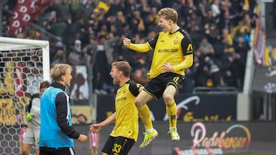 Dominik Kother, (rechts) und Christoph Daferner jubeln nach dem 2:1, SG Dynamo Dresden.