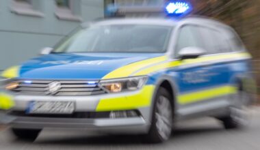 Ehepaar zu Hause in Kiel überfallen: Mann mit Messer verletzt