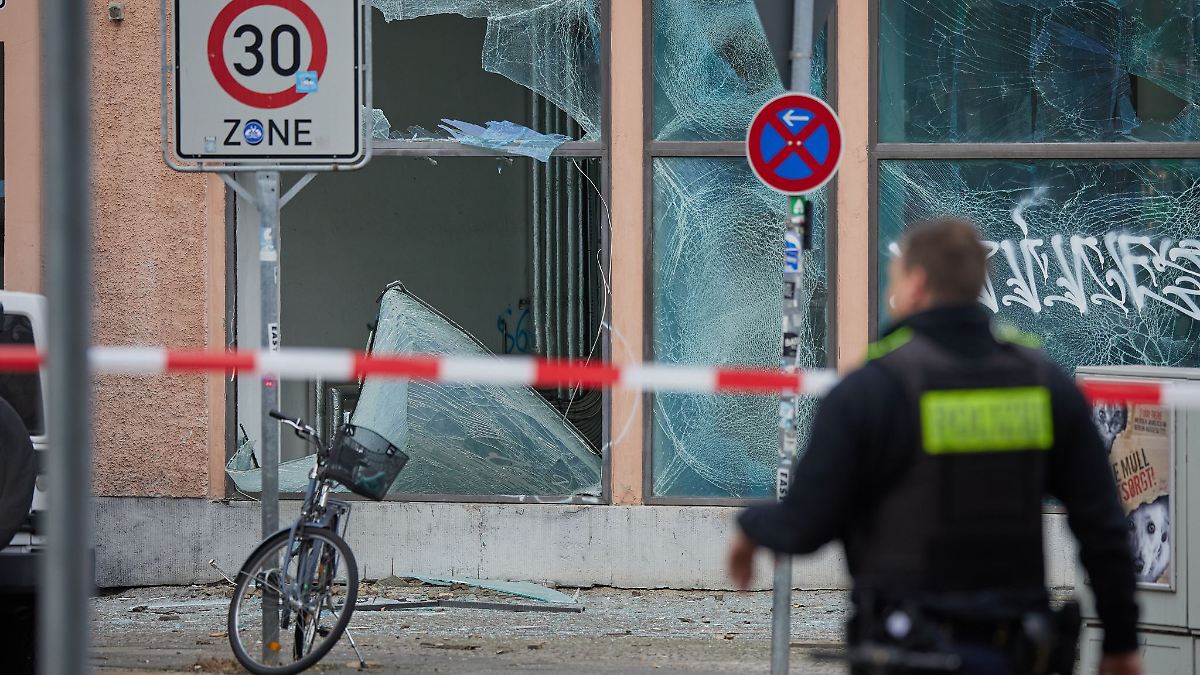 Berlin & Brandenburg: Nach Kugelbomben-Explosion: Hausbesitzer für Böllerverbot