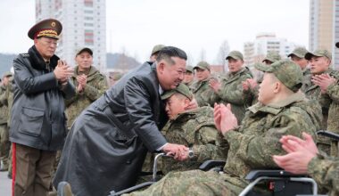 Eingeständnis in Nordkorea: Kim Jong Un begrüßt aus Russland zurückgekehrte Soldaten