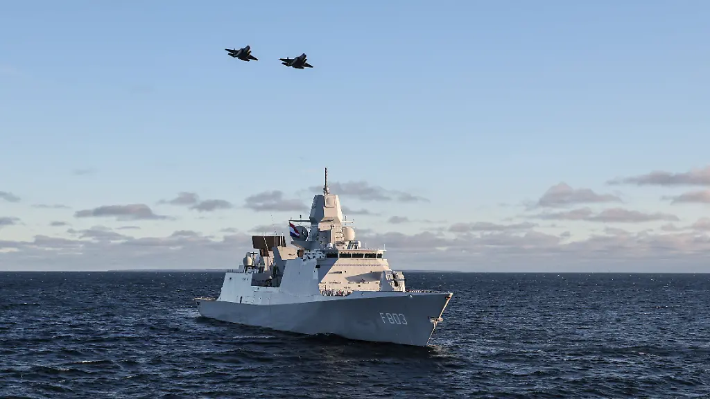 Operation-Baltic-Sentry-Dutch-F-35-fighter-jets-fly-over-the-Dutch-frigate-Tromp-as-she-sails-into-the-Baltic-Sea-to-take-part-in-Operation-Baltic-Sentry-as-part-of-Standing-NATO-Maritime-Group-1-protecting-undersea-cables-in-the-Baltic-PUBLICATIONxINxGERxAUTxSUIxONLY-Copyright-xRichardxPohlex-NINTCHDBPICT000965564350