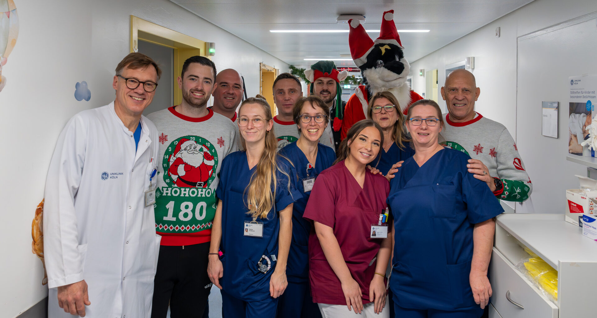 PDC Europe & „Laut aber Schief“ schenken Kindern Freude – Nikolausbesuch & Spendenaktion in Köln