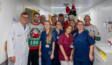 PDC Europe & „Laut aber Schief“ schenken Kindern Freude – Nikolausbesuch & Spendenaktion in Köln