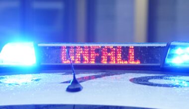 Unfall zwischen Auto und Straßenbahn auf der Jahnallee