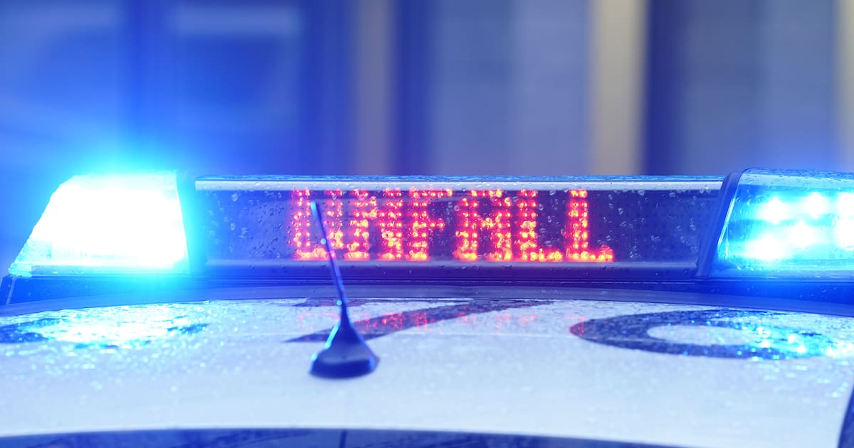 Unfall zwischen Auto und Straßenbahn auf der Jahnallee